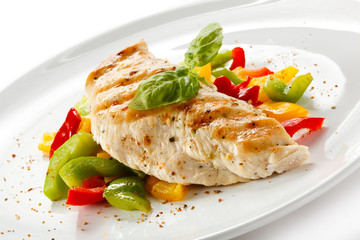 Grilled turkey fillet and vegetables