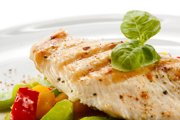 Grilled turkey fillet and vegetables