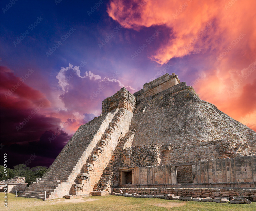 Wall mural Mayan pyramid in Uxmal, Mexico