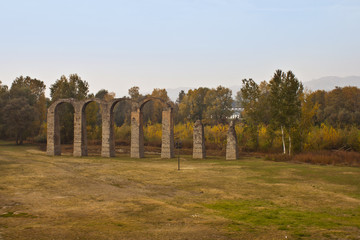 roman aqueduct ruins