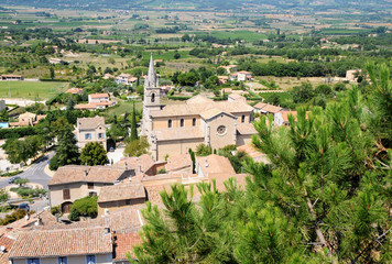 Fototapeta na wymiar View on rooftops and Luberon valley, Bonnieux, Provence, France