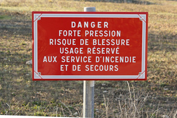 Fototapeta premium Danger eau sous pression