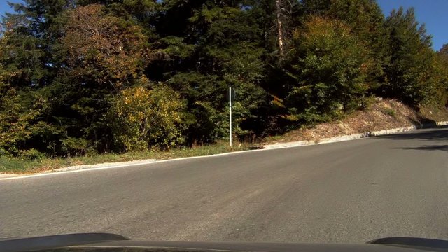 camera-car per una strada di montagna