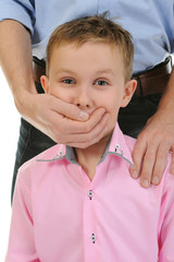 man closes a mouth a hand to the boy
