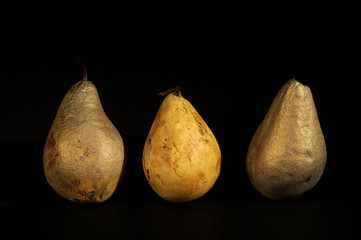 difference between yellow pear and golden pears