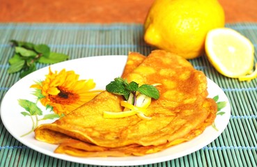 Pancakes with lemon and mint