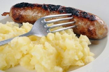 Purée de pommes de terre et saucisse