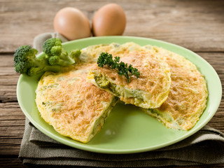 omelette with broccoli