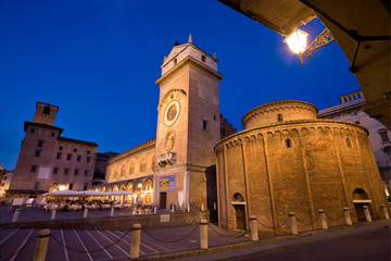 torre dell orologio e rotonda di san lorenzo Mantova