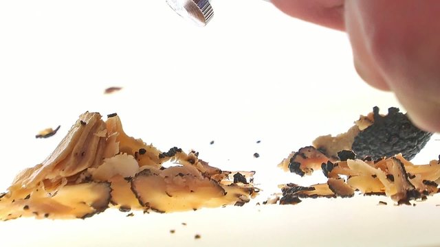 slicing truffle