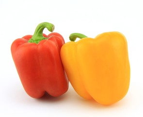 poivron rouge et jaune sur fond blanc