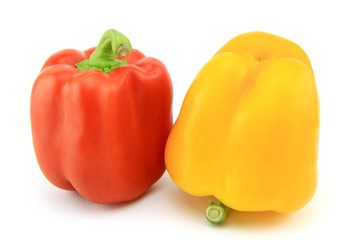 poivrons rouge et jaune sur fond blanc