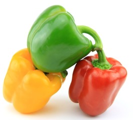 trois poivrons sur fond blanc