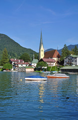 Fototapeta premium das bekannte Rottach-Egern am Tegernsee in Oberbayern