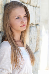 Obraz premium Pretty blond girl outdoors