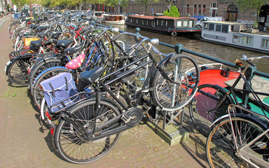 Fototapeta na wymiar Bicycles in Amsterdam, Netherlands.