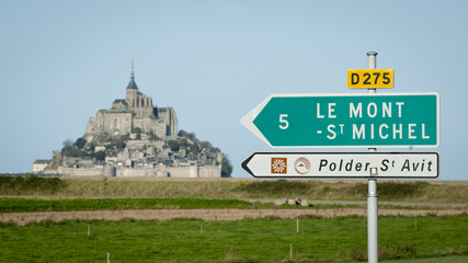 Panneau vers le mont saint michel