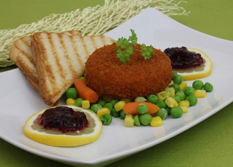 Camembert gebacken mit Preiselbeermarmelade