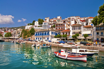 Fototapeta na wymiar obrazkowych porty małych wyspach greckich - Skiathos