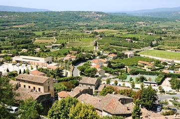 Fototapeta na wymiar rooftops and Luberon valley in Bonnieux, Provence in France
