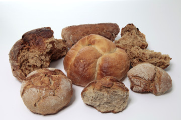 frische Frühstücksbrötchen aus verschiedenem Getreide