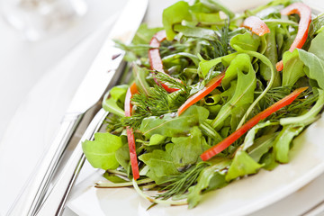 Fresh Green Salad with Red Peppers