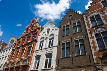 Fototapeta na wymiar Domy elewacje w Brugge.