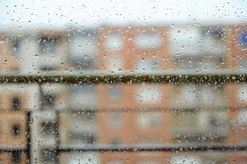 Gotas de lluvia en la ventana de cristal