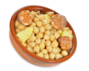 Picado sobre cazuela de garbanzos.