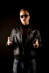 Mann mit Sonnenbrille