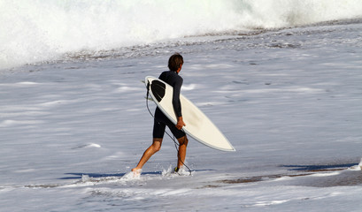 surfer sur la plage