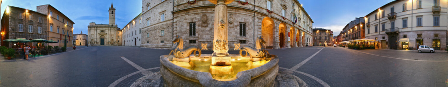 Ascoli Piceno, piazza Arringo a 360&deg;
