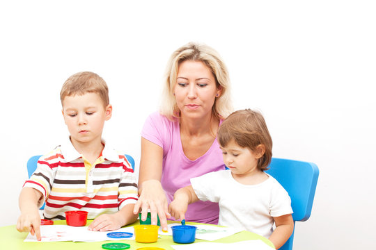 brother and the sister draw finger-type paints