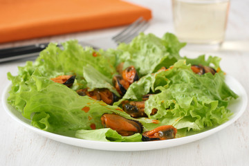 salad with mussels