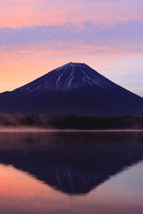Fototapeta na wymiar Mt.Fuji w Morning Glow