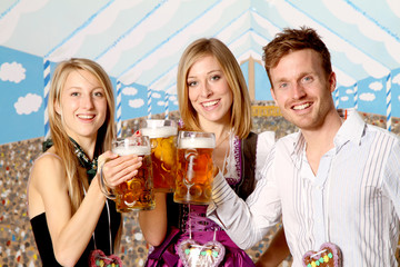 Freunde auf dem Oktoberfest