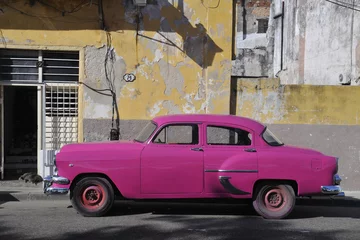 Photo sur Plexiglas Voitures anciennes cubaines fushia