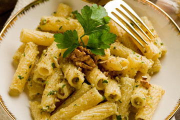 Pasta con Pesto alle Noci