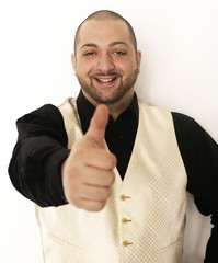 strahlender Mann im Anzug