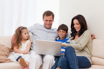 Fototapeta premium Family surfing the internet together