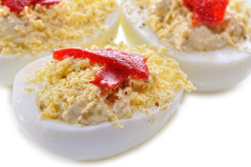 Detalle de huevos rellenos.