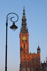 Fototapeta na wymiar City Hall tower rano w Gdańsku.