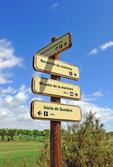 Señal en el parque natural Marismas del Río Piedras, senderismo