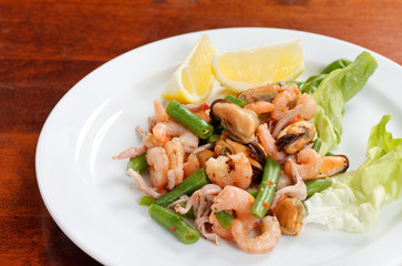 salad with shrimps