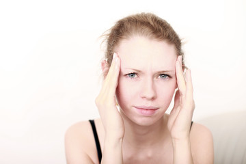 Obraz premium Frau mit Kopfschmerzen