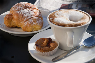 CAPPUCCIO e BRIOCHES