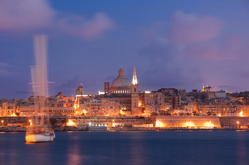 Fototapeta na wymiar Valletta Skyline In The Evening