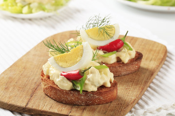 Toasted bread and egg spread