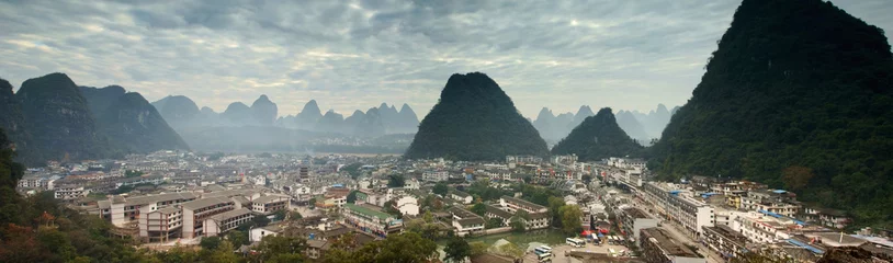 Wandcirkels plexiglas Yangshuo stadsgezicht panorama © cityanimal