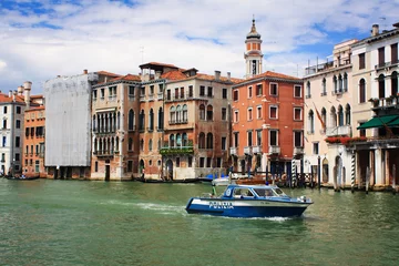 Fototapeten Police boat in Venice © JayJay